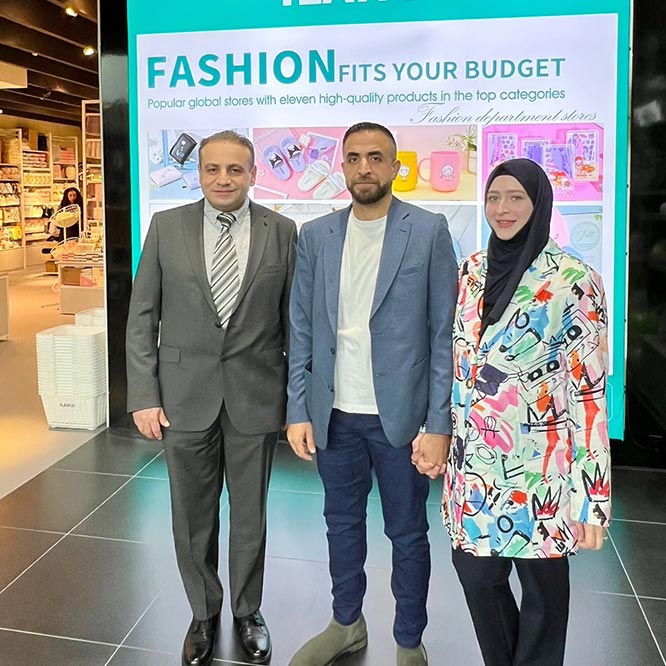 Warm congratulations - the grand opening of the new store in Canada!