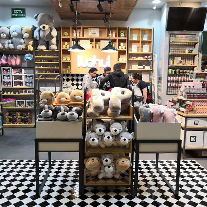 Warm congratulations - the grand opening of the new store in Dubai!