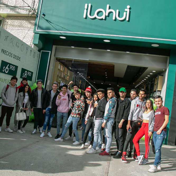 Warm congratulations - the grand opening of the new store in Colombia