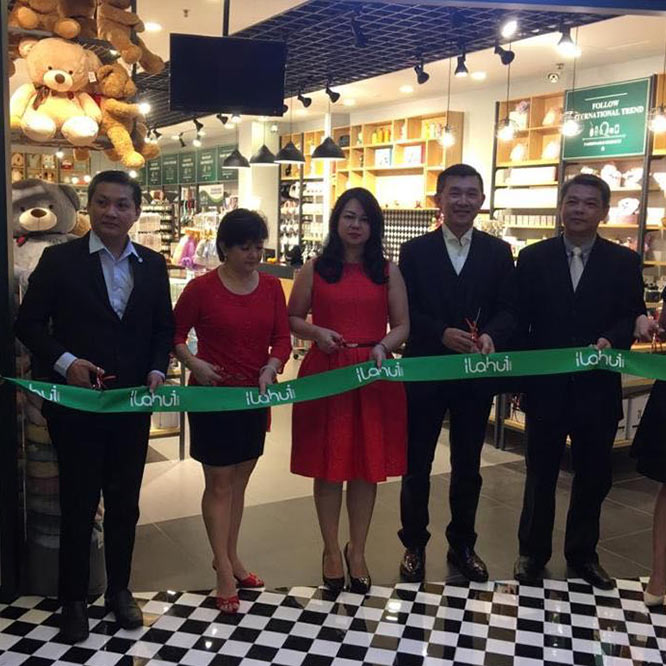 Warm congratulations - the grand opening of the new store in Malaysia!