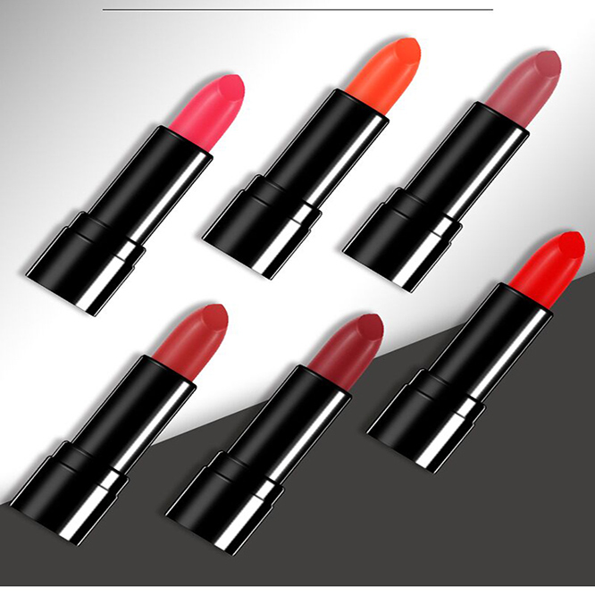 Enriched with double saturated matte color molecules and hydrating essence