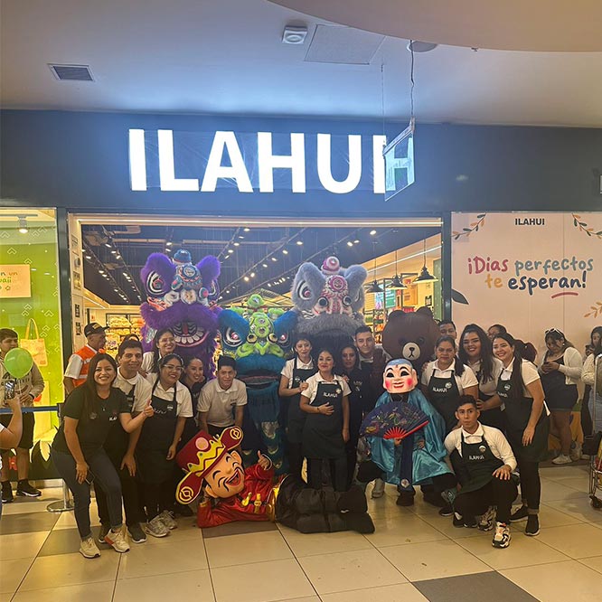 Warm congratulations - the grand opening of the new store in Peru!