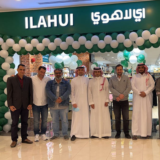 Warm congratulations - the grand opening of the new store in Saudi Arabia!
