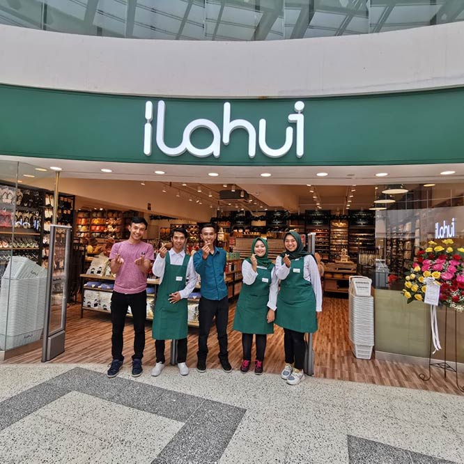Warm congratulations - the grand opening of the new store in Indonesia!